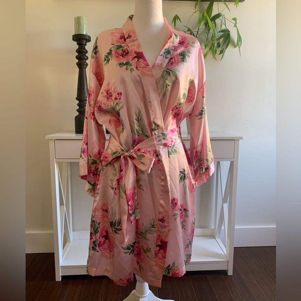 Thalia Sodi Pink Floral Robe, size S/M, EUC